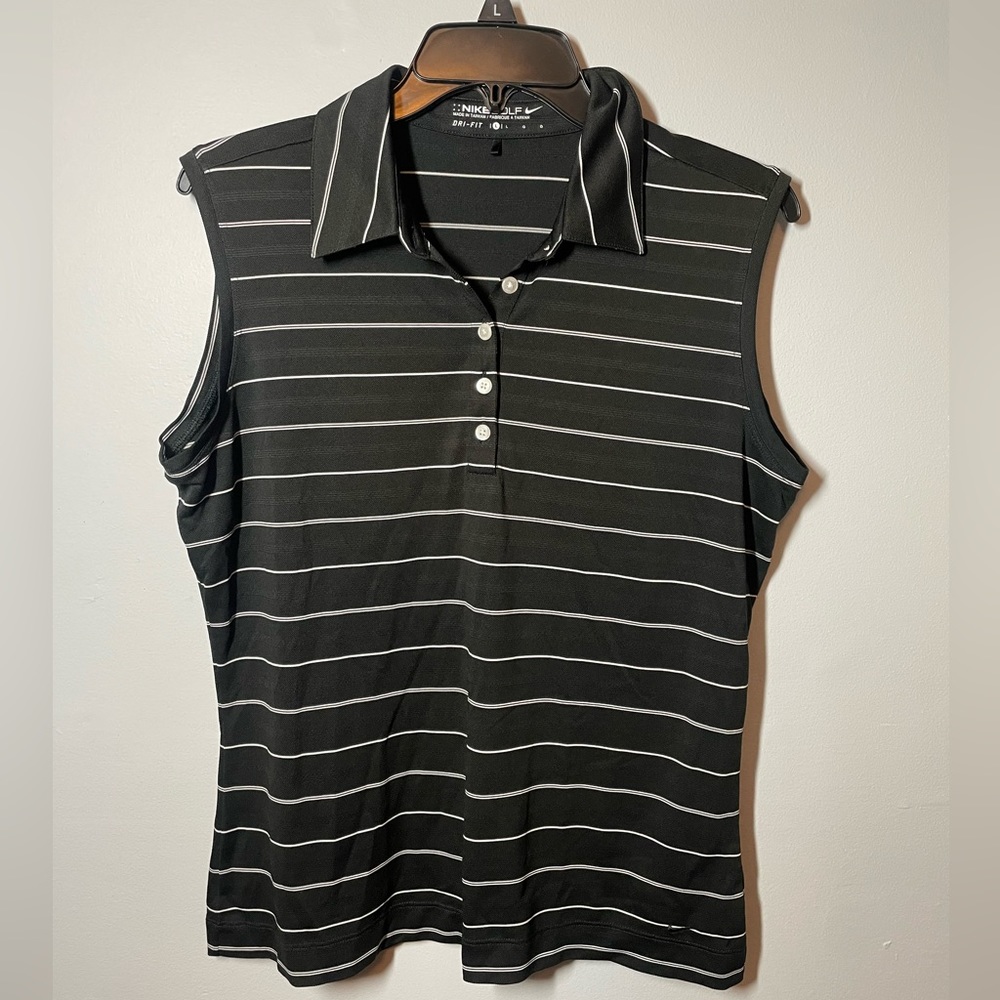 Women’s size Large Nike golf top! Great condition!